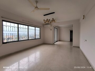Room in 3 BHK Apartment at Em Bypass – for Rent