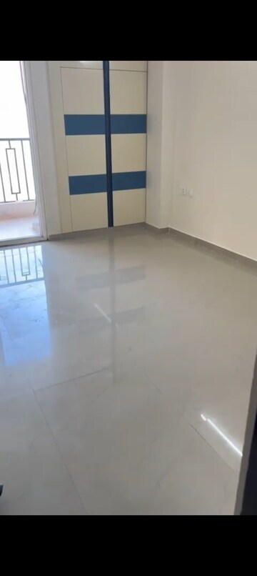 Room in 3 BHK Apartment at Windsor Paradise 2, Raj Nagar Extension – for Rent