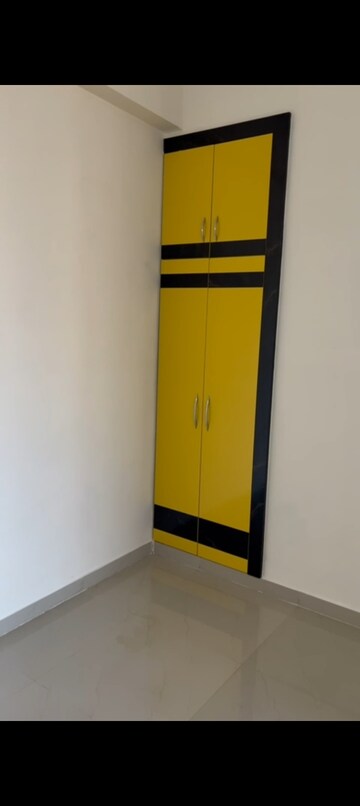 Room in 3 BHK Apartment at Windsor Paradise 2, Raj Nagar Extension – for Rent