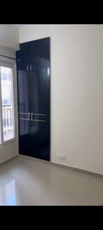 Room in 3 BHK Apartment at Windsor Paradise 2, Raj Nagar Extension – for Rent