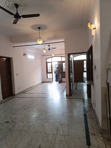 Master Bedroom in 3 BHK Independent House at Sector 31 – for Rent