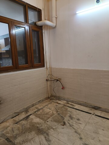 Room in 3 BHK Independent House at Sector 31 – for Rent