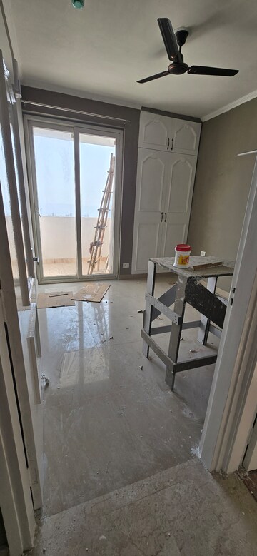 Room in 2.5 BHK Apartment at Amrapali Riverview, Amrapali Leisure Valley – for Rent