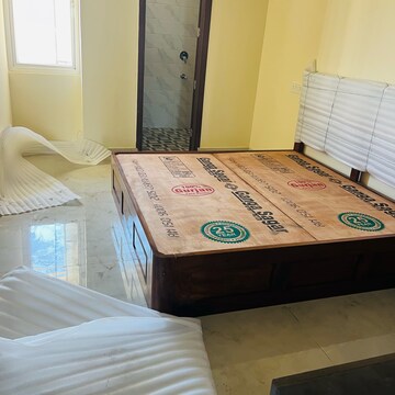 Bedroom in 2.5 BHK Apartment at Aerocity – for Rent