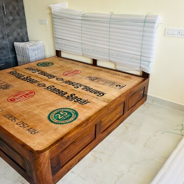 Bedroom in 2.5 BHK Apartment at Aerocity – for Rent