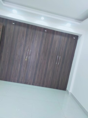 Furnished Amenities in 4 BHK Builder Floor at Ansal Sushant Lok I, Sector 43 – for Rent