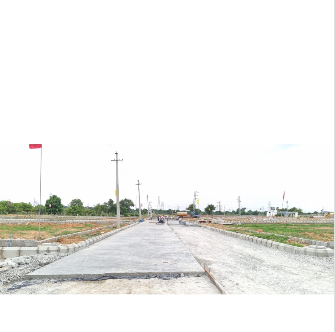 Plot For Sale in Market Attached 