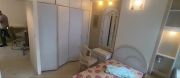 Master Bedroom in 2 BHK Apartment at Highland CHS, Pali Hill – for Rent