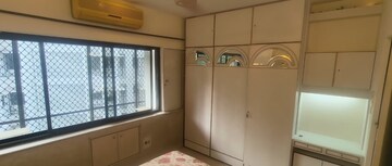 Room in 2 BHK Apartment at Highland CHS, Pali Hill – for Rent
