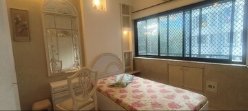 Bedroom in 2 BHK Apartment at Highland CHS, Pali Hill – for Rent
