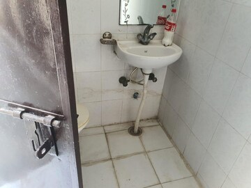 Master Bedroom in 3 BHK Builder Floor at Beverly Towers, Sector 21 – for Sale