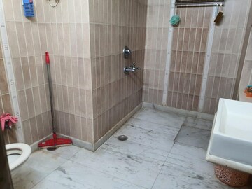 Bathroom in 3 BHK Builder Floor at Beverly Towers, Sector 21 – for Sale
