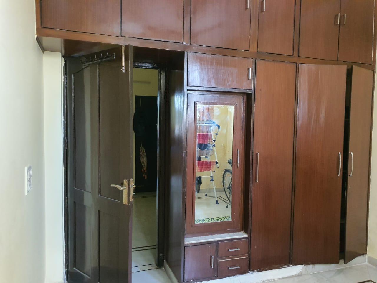 3 BHK 1400 Sq.Ft. Builder Floor in Beverly Towers