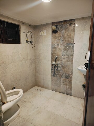 Bathroom in 3 BHK Builder Floor at Beverly Towers, Sector 21 – for Sale