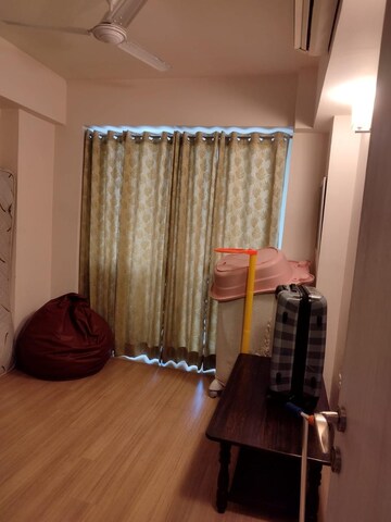 Room in 3 BHK Apartment at DLF The Skycourt, Sector 86 – for Sale