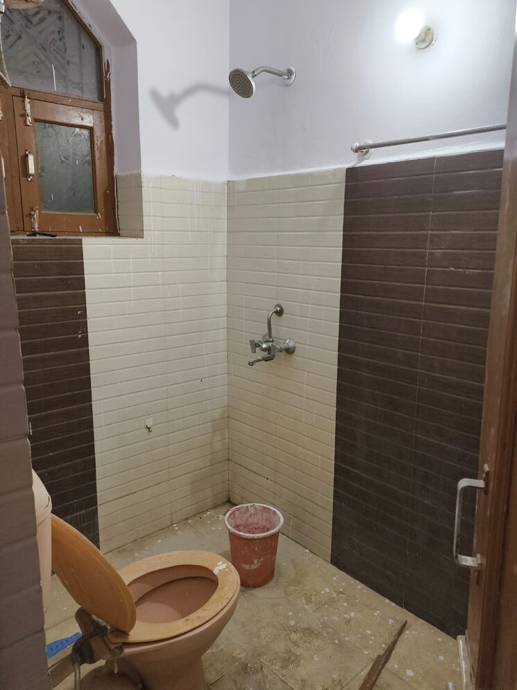 Bathroom, sector 21 3 Bedroom 263 Sq.Yd. Independent House In Sector 21 Gurgaon 8039119