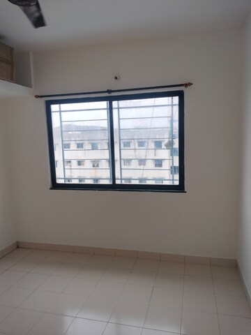 Room in 3 BHK Apartment at Kumar Shantiniketan Phase 1, Pashan – for Rent