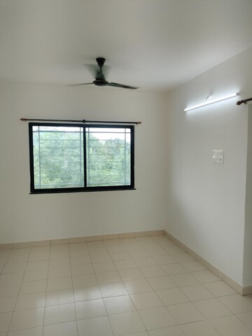 Room in 3 BHK Apartment at Kumar Shantiniketan Phase 1, Pashan – for Rent