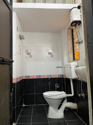 Master Bedroom in 3 BHK Apartment at Vasai West – for Rent