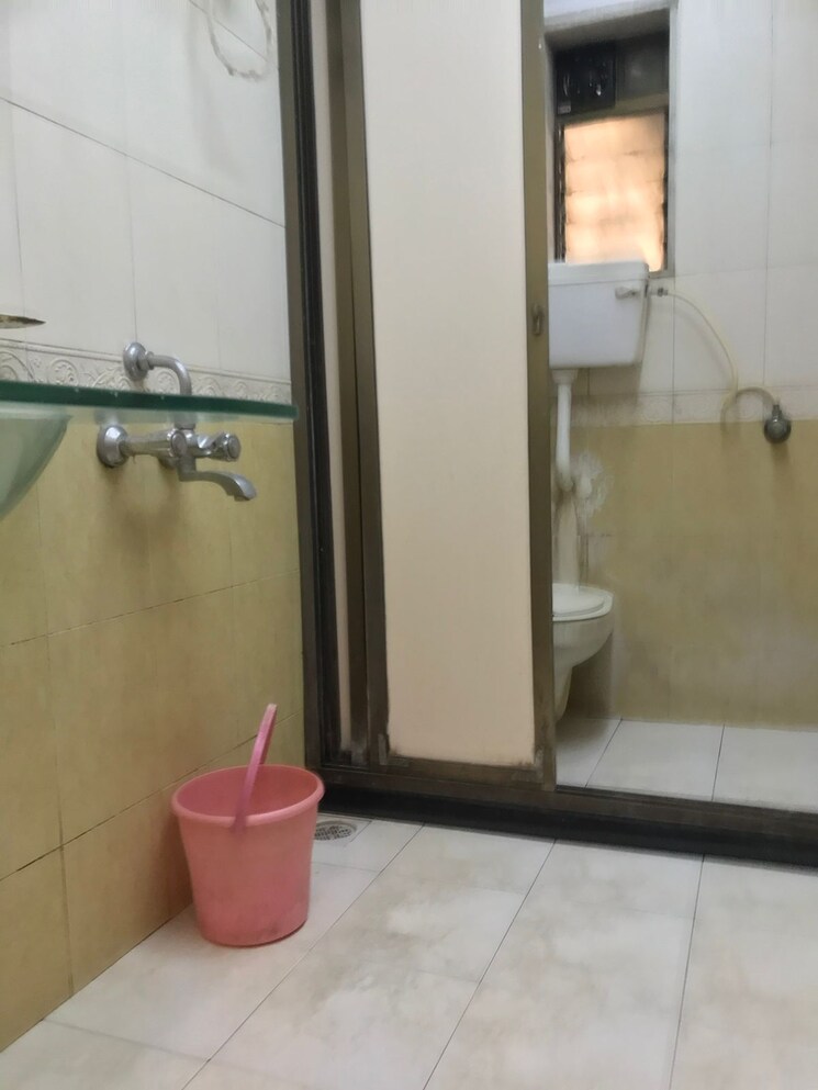 Bathroom, sarkar-residency 1.5 Bedroom 500 Sq.Ft. Apartment In Mazgaon Mumbai 8039158