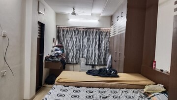 Master Bedroom in 2 BHK Apartment at Park Avenue Apartment Kandivali, Kandivali West – for Rent