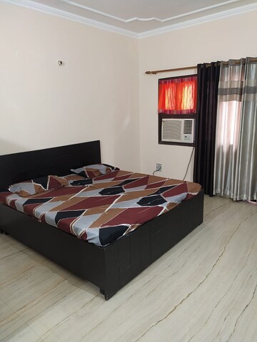 Bedroom in 3 BHK Independent House at Beverly Towers, Sector 21 – for Sale