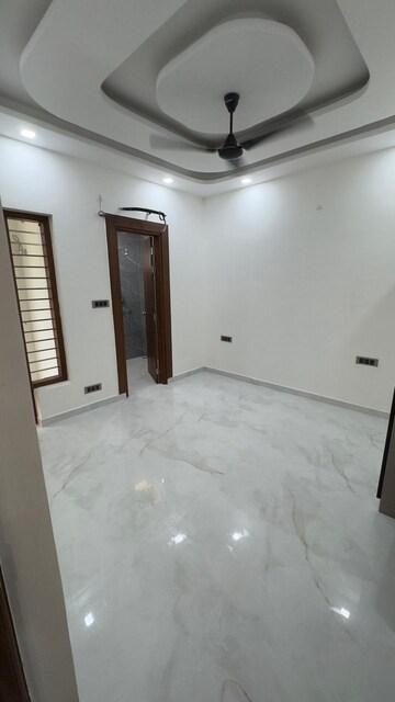 Room in 3 BHK Apartment at Sector 85 – for Rent