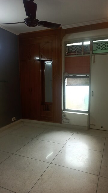 Master Bedroom in 3.5 BHK Apartment at Sector 21d – for Rent