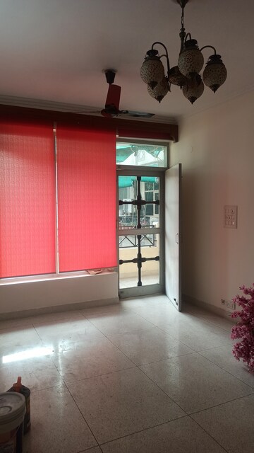 Living Room in 3.5 BHK Apartment at Sector 21d – for Rent