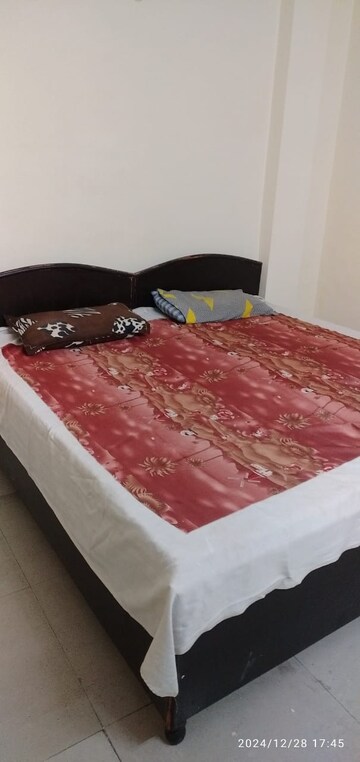 Bedroom in 1 BHK Builder Floor at Chittaranjan Park – for Rent