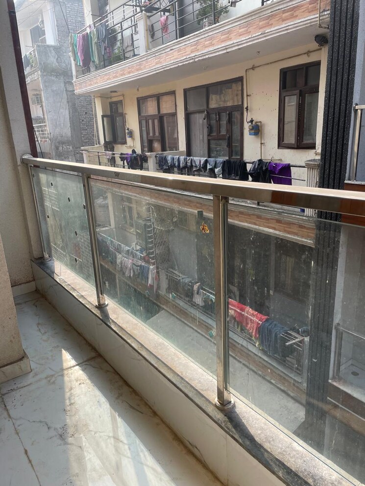 Balcony, panchsheel vihar 2 Bedroom 100 Sq.Yd. Builder Floor In Panchsheel Vihar Delhi 8039403