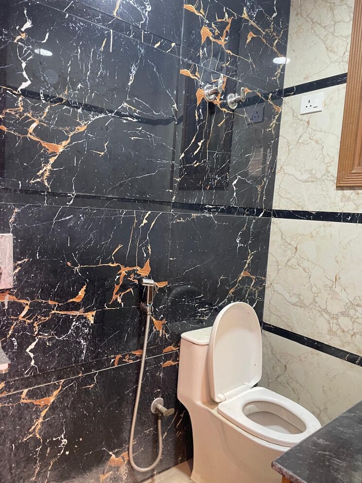 Attached Bathroom, panchsheel vihar 2 Bedroom 100 Sq.Yd. Builder Floor In Panchsheel Vihar Delhi 8039403