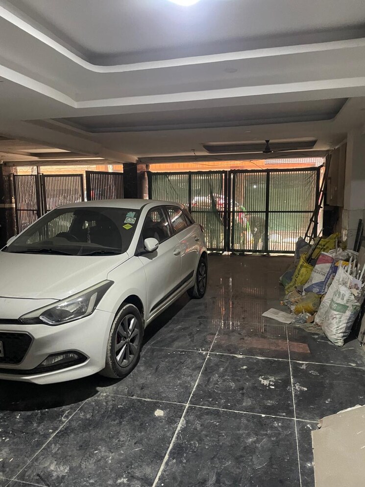  Parking, panchsheel vihar 2 Bedroom 100 Sq.Yd. Builder Floor In Panchsheel Vihar Delhi 8039403