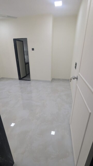 Room in 2 BHK Apartment at Oakland Park, Andheri West – for Rent