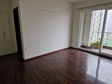 Room in 3 BHK Apartment at Microtek Greenburg, Sector 86 – for Rent
