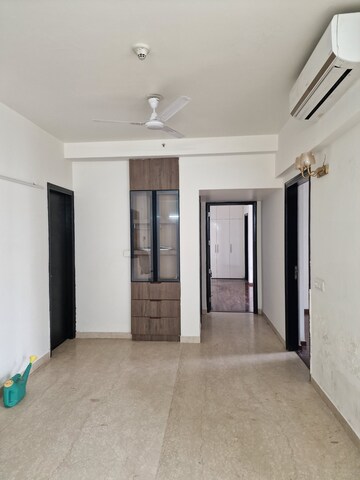 Room in 3 BHK Apartment at Microtek Greenburg, Sector 86 – for Rent