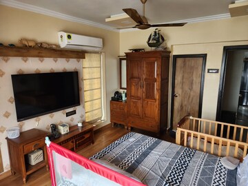 Master Bedroom in 2 BHK Apartment at Malad West – for Rent