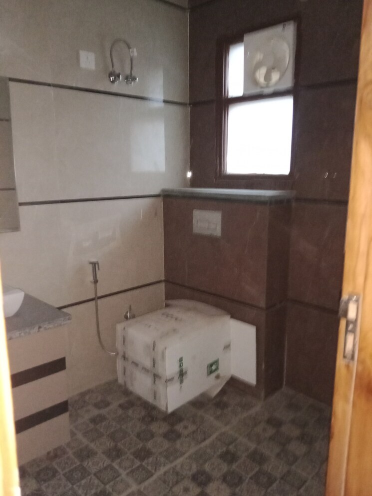 Bathroom, rps-savana 3 Bedroom 1416 Sq.Ft. Apartment In Sector 88 Faridabad 8039579