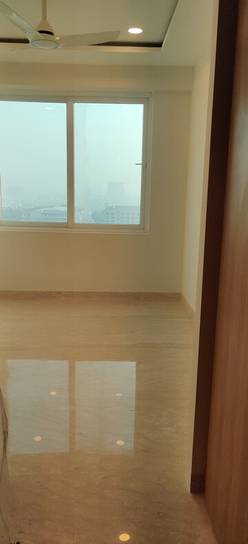 Room in 2 BHK Apartment at Ambience Creacions, Sector 22 – for Rent