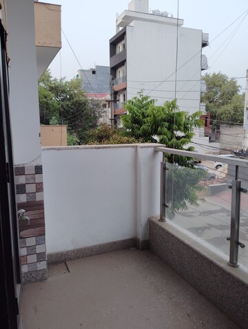 Master Bedroom in 1 BHK Builder Floor at Sector 52a – for Rent