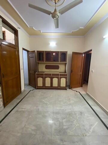 Room in 3 BHK Builder Floor at Paschim Vihar – for Rent