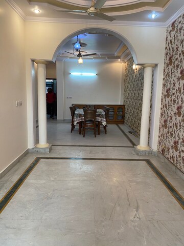 Room in 3 BHK Builder Floor at Paschim Vihar – for Rent