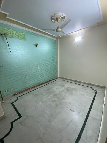 Room in 3 BHK Builder Floor at Paschim Vihar – for Rent