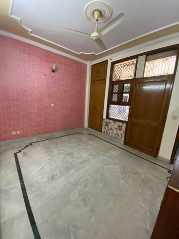 Room in 3 BHK Builder Floor at Paschim Vihar – for Rent