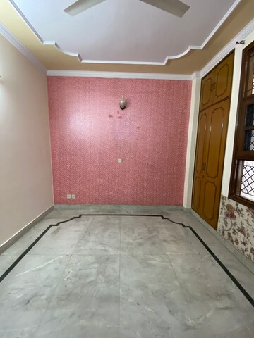 Room in 3 BHK Builder Floor at Paschim Vihar – for Rent