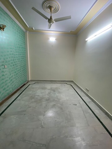 Room in 3 BHK Builder Floor at Paschim Vihar – for Rent