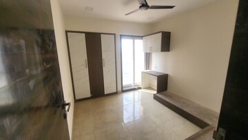 Room in 3 BHK Apartment at Siddhi Highland Park, Kolshet Road – for Rent