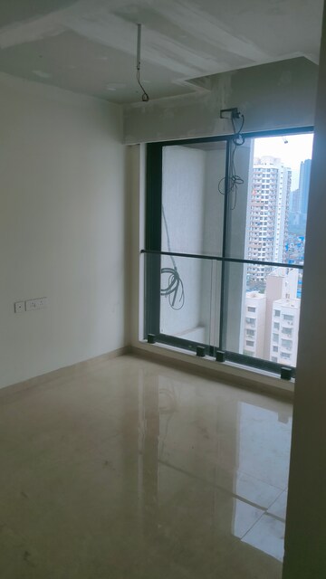 Room in 3 BHK Apartment at Dosti Eastern Bay, Wadala – for Rent