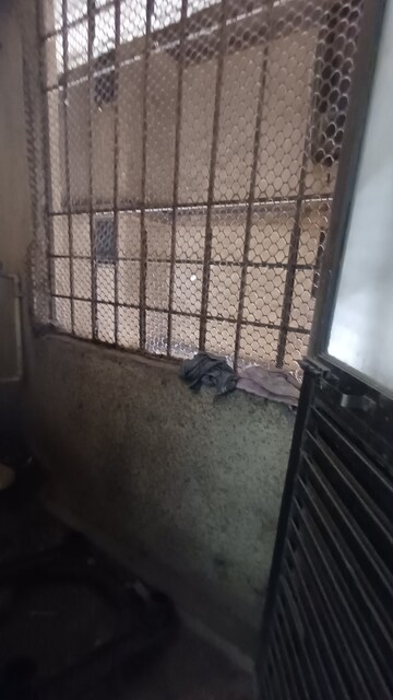 Furnished Amenities in 1.5 BHK Apartment at Dosti Vihar, Samata Nagar – for Rent