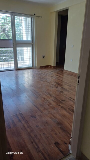 Room in 2.5 BHK Builder Floor at Orchid Island, Sector 51 – for Rent